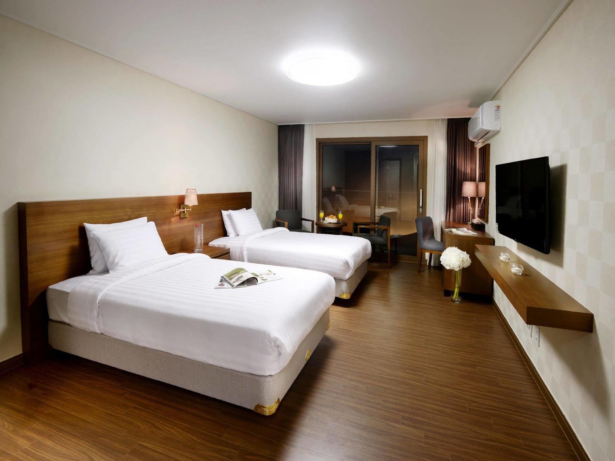 Jeju Aerospace Hotel Seogwipo Exteriör bild